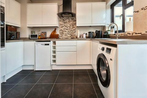 2 Blackthorn Square, Clevedon, BS21 5EF