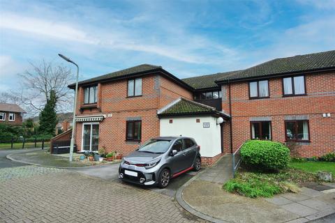 1 bedroom retirement property for sale, Octavia Way, Staines-Upon-Thames TW18