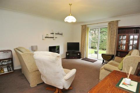 1 bedroom retirement property for sale, Octavia Way, Staines-Upon-Thames TW18