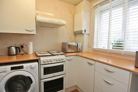 1 bedroom retirement property for sale, Octavia Way, Staines-Upon-Thames TW18