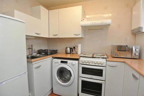 1 bedroom retirement property for sale, Octavia Way, Staines-Upon-Thames TW18