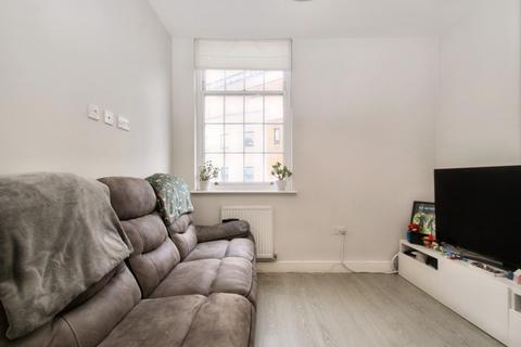 1 bedroom apartment for sale, Westcombe House, Uxbridge