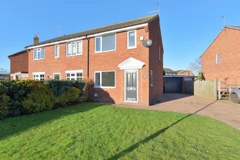 3 bedroom semi-detached house to rent, Barons Crescent, Copmanthorpe, York