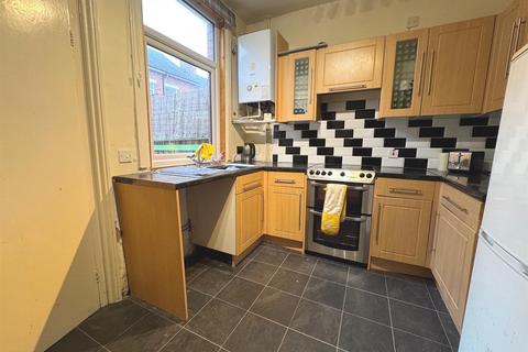 2 bedroom terraced house to rent, Chorley Street, Leek