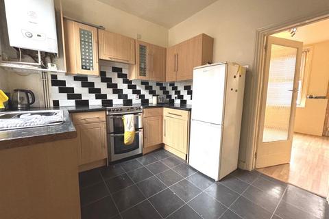 2 bedroom terraced house to rent, Chorley Street, Leek