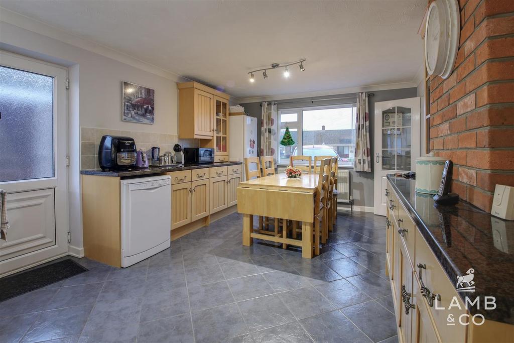 Kitchen / dining room