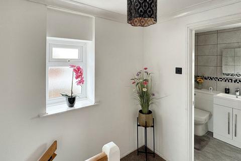 148 Hale Road, Widnes, WA8 8SY