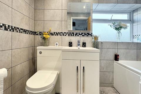 148 Hale Road, Widnes, WA8 8SY
