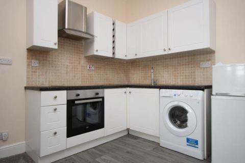 2 bedroom ground floor flat to rent, 2 Meadowbank Street, Flat 0/1, Dumbarton G82 1SD