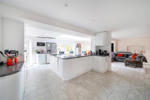 5 bedroom detached house for sale, Basingstoke Road, Reading RG7