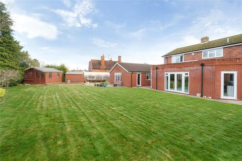 5 bedroom detached house for sale, Basingstoke Road, Reading RG7