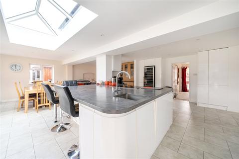 5 bedroom detached house for sale, Basingstoke Road, Reading RG7