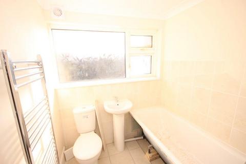 3 bedroom flat to rent, Smeed Close, Murston, Sittingbourne, ME10