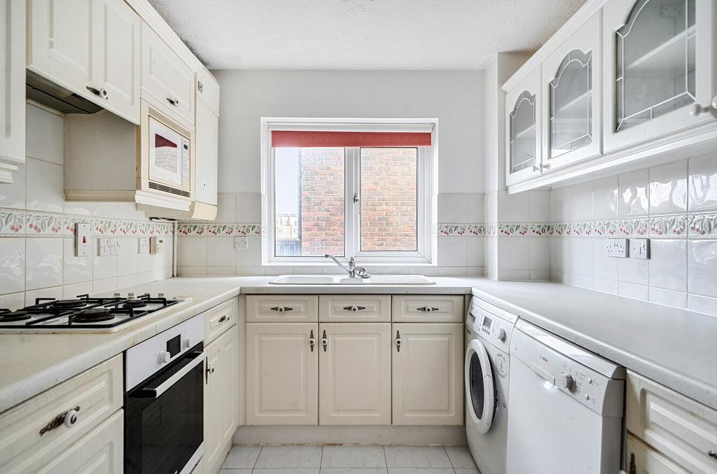 Apartment in Eastbourne, Langney Point, Sovereign Harbour - View 4