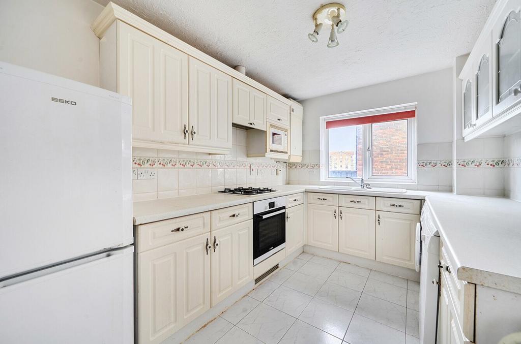 Apartment in Eastbourne, Langney Point, Sovereign Harbour - View 5