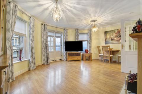 2 bedroom flat for sale, Thoroughgood Road, Clacton-on-Sea, Essex, CO15 6JX