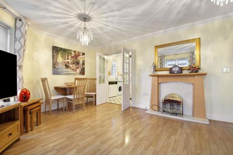 2 bedroom flat for sale, Thoroughgood Road, Clacton-on-Sea, Essex, CO15 6JX