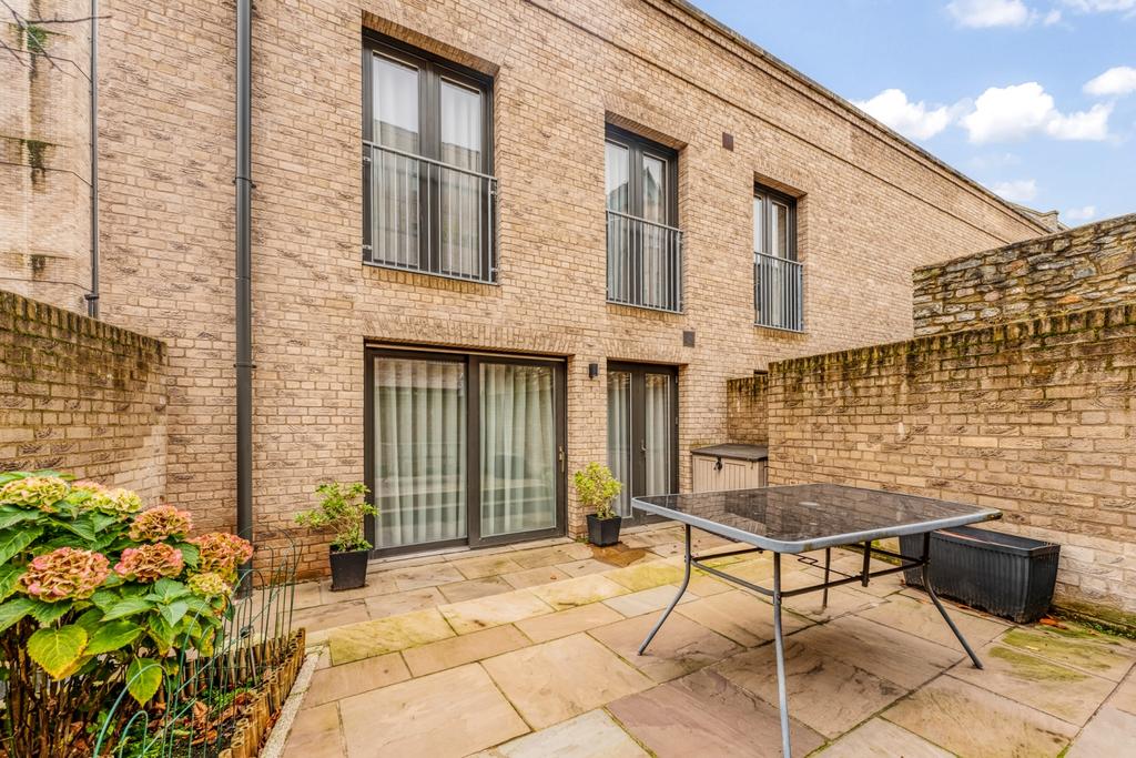 Courtyard garden