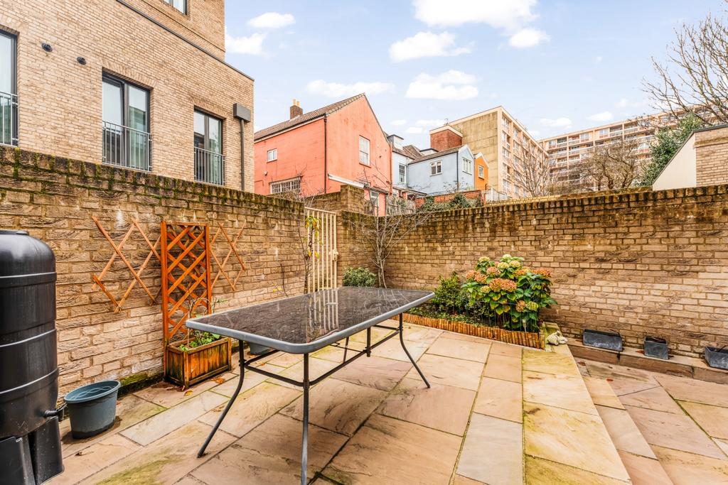 Courtyard garden