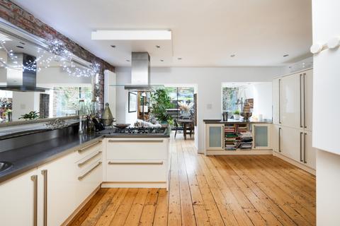 12 Clifton Vale, Bristol, BS8 4PT