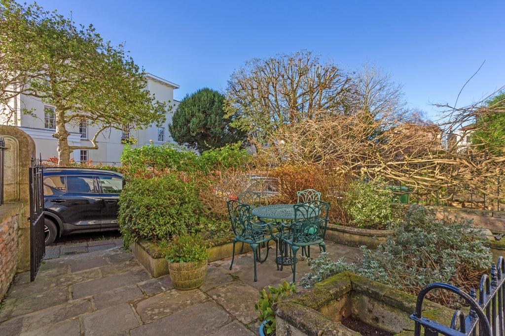 Front patio garden