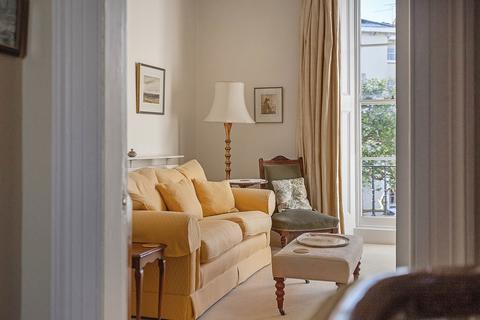 11 Canynge Square, Bristol, BS8 3LA