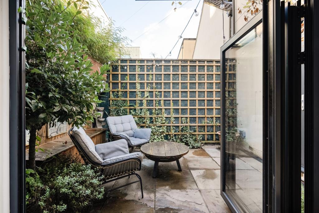 Dining room to first courtyard