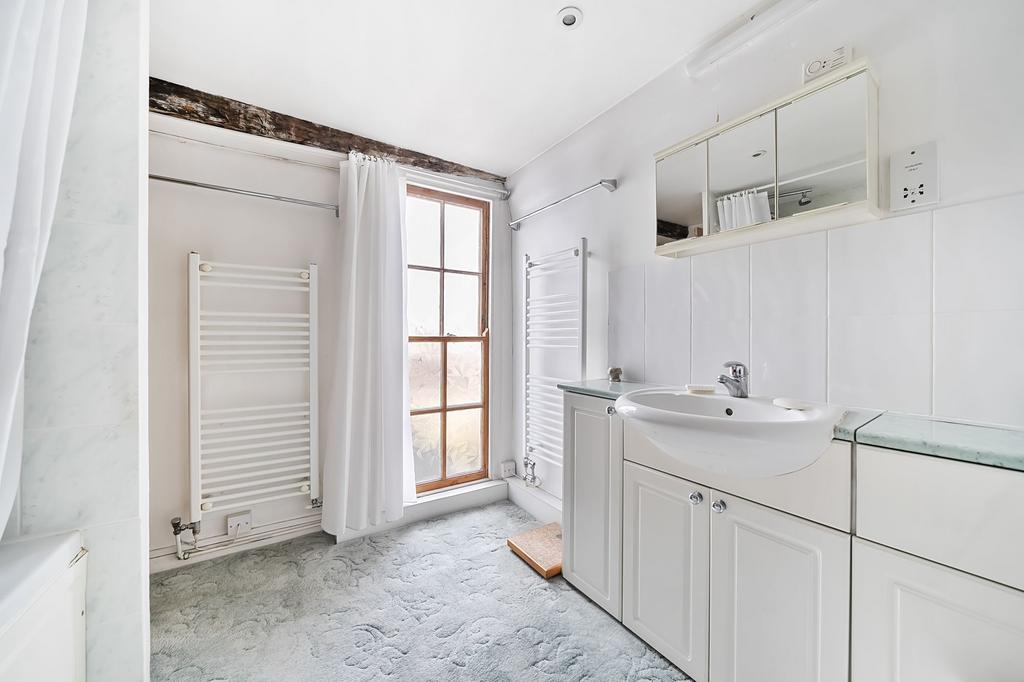 Bathroom W.C (1)
