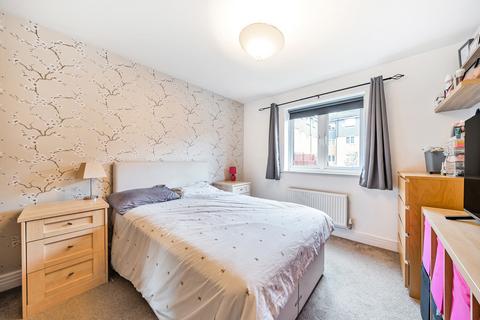 1 bedroom flat for sale, Bowes Road, Surrey TW18