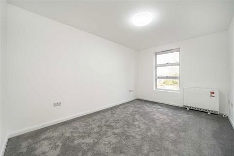 2 bedroom flat to rent, Marlowe Gardens, London SE9