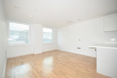 2 bedroom apartment to rent, Linden House Chart Way RH12