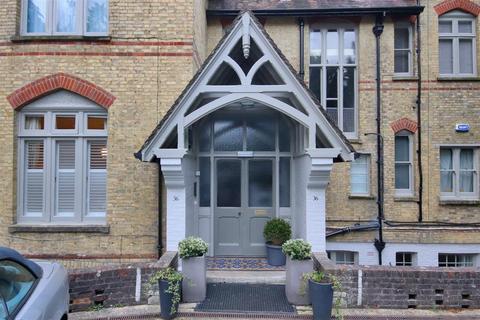 3 bedroom flat for sale, Broadwater Down, Tunbridge Wells