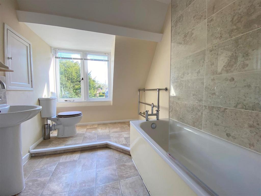 Bathroom-001.jpg