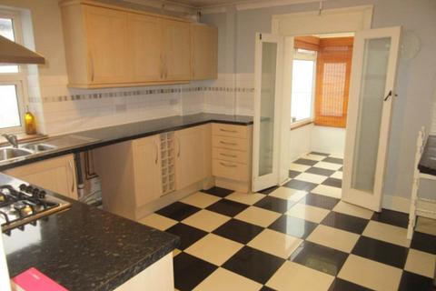 2 bedroom flat for sale, Wilson Road, Southend On Sea