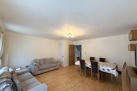 4 bedroom end of terrace house to rent, Meadowgate Close, Mill Hill, NW7