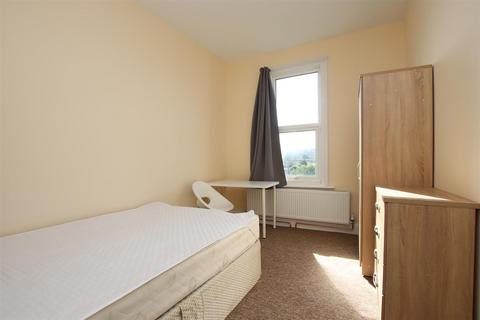 3 bedroom flat to rent, 57 Newbridge Road, Bath BA1