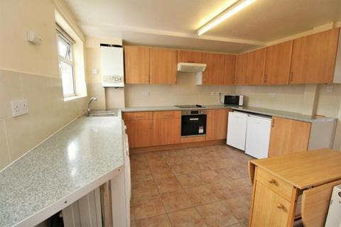 6 bedroom house share to rent, Rosalind Close