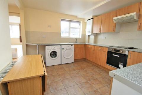 6 bedroom house share to rent, Rosalind Close