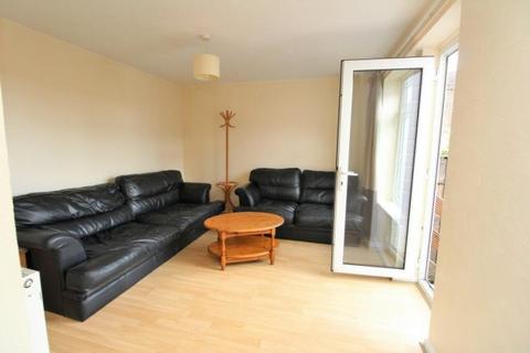 6 bedroom house share to rent, Rosalind Close