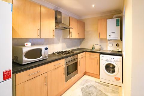 2 bedroom flat to rent, Upper Tooting Road, London SW17