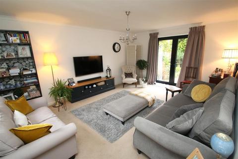 7 Bouverie Close, Salisbury, SP2 8DY