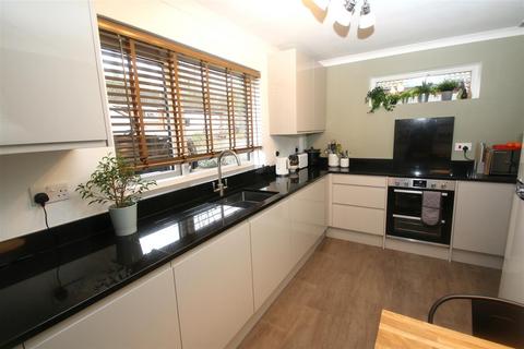 7 Bouverie Close, Salisbury, SP2 8DY