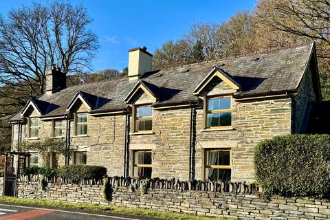 2 bedroom semi-detached house for sale, Dolwyddelan