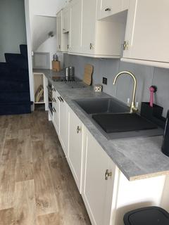 3 bedroom cottage to rent, Swains Court, Topsham EX3