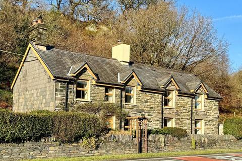 2 bedroom semi-detached house for sale, Dolwyddelan