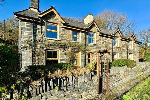 2 bedroom semi-detached house for sale, Dolwyddelan