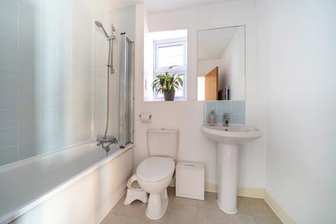 2 bedroom end of terrace house for sale, Emerald Avenue, Fleet, GU51