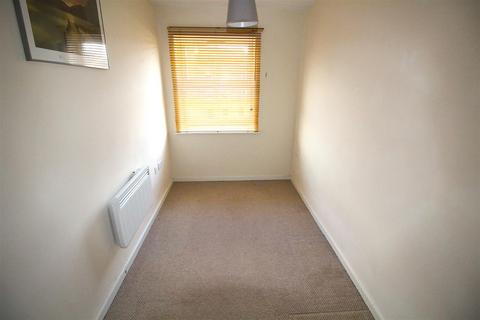 2 bedroom flat to rent, Flaxdown Gardens, Coton Meadows