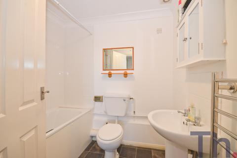 2 bedroom flat for sale, Linington Court, Newport PO30