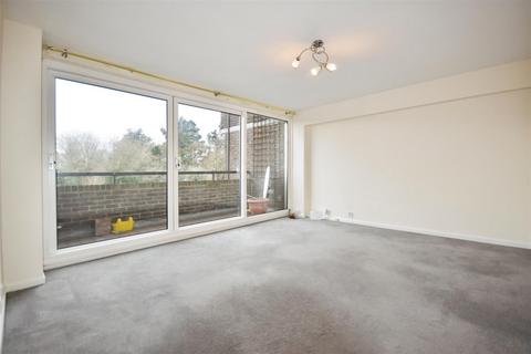 2 bedroom flat for sale, Augustus Close, Brentford